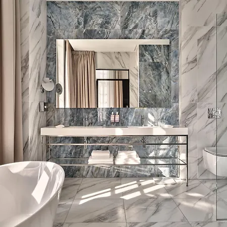 Hotel Mövenpick Grand 4*