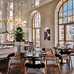 Otel Moevenpick Grand 4*