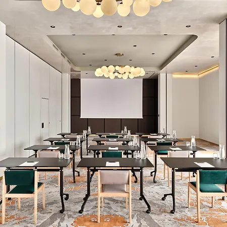 Hotel Moevenpick Grand 4*
