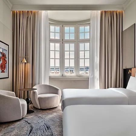 Moevenpick Grand Hotel