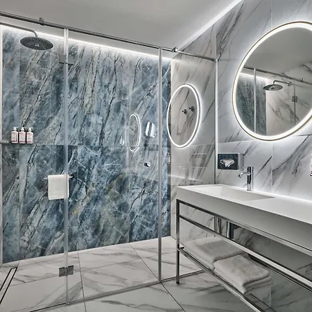 Moevenpick Grand Hotel 4*