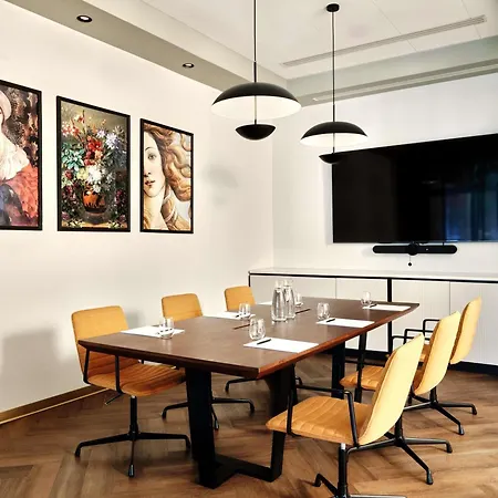 Hotel Moevenpick Grand 4*