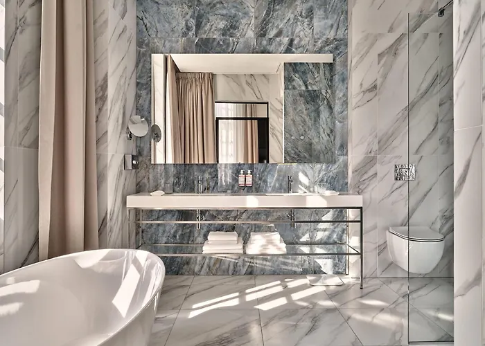 Hotell Mövenpick Grand 4*